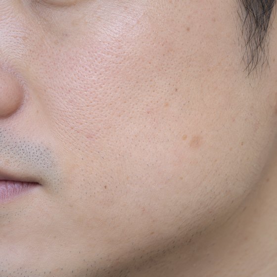 窓ぎわで、ライトを点けて撮った頬
